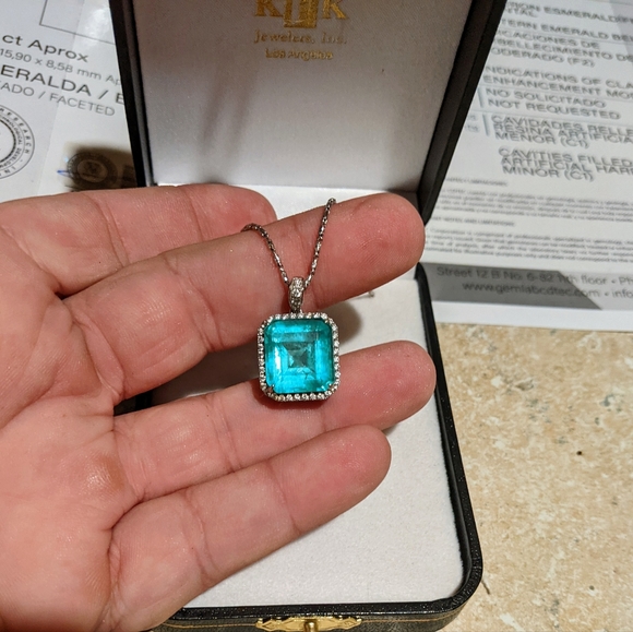 8.52ct Huge Natural Columbian Emerald and diamond pendant and chain!!! - Picture 10 of 16